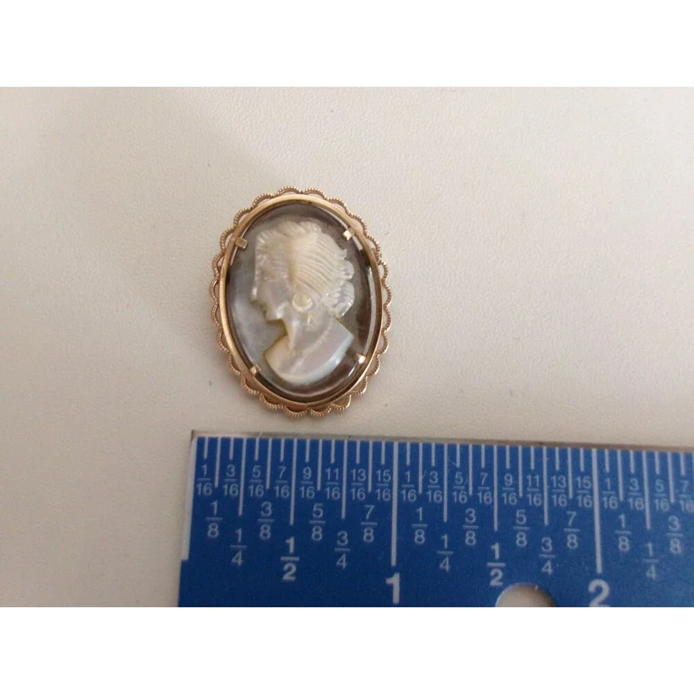 Vintage Krementz Signed Cameo Hand Carved Shell Left Facing Oval Brooch Pin
